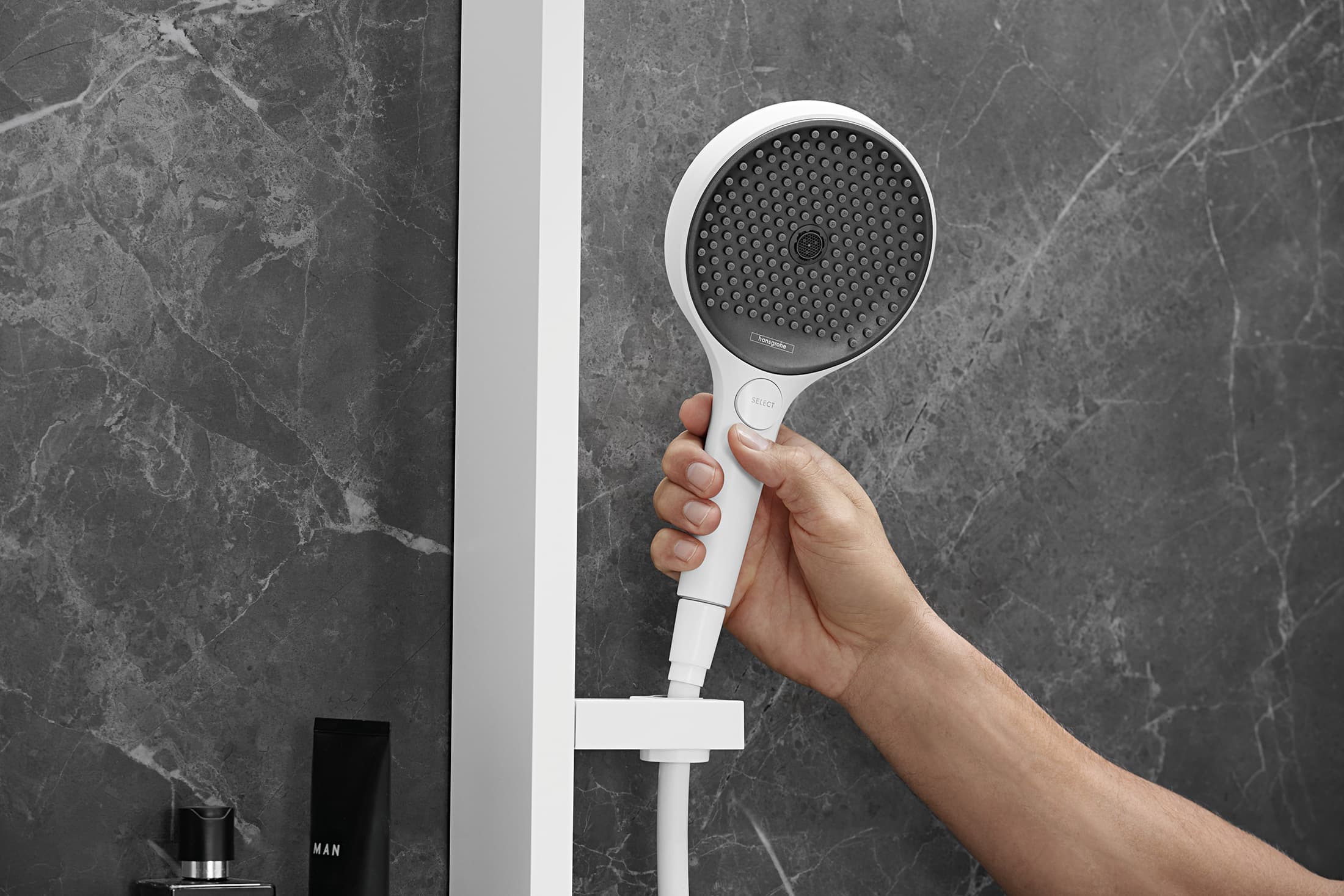 Support mural Hansgrohe avec douchette à main Rainfinity 130 3 jets PowderRain et flexible 160 cm en blanc mat - vue 3
