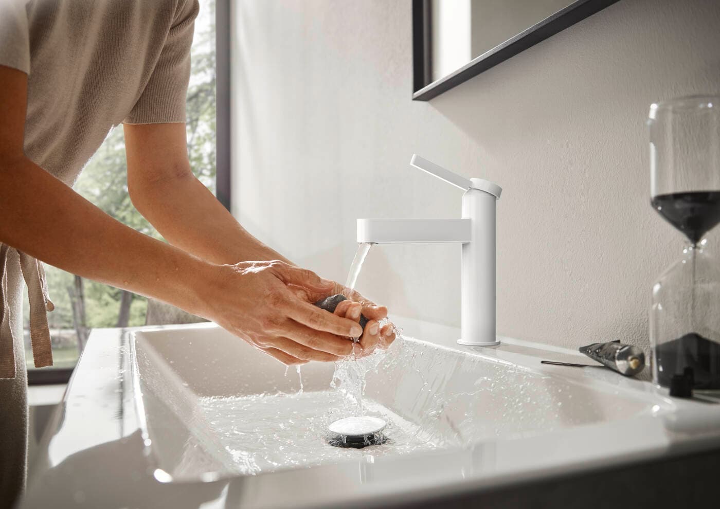 Mitigeur lavabo Hansgrohe Finoris 110 avec tirette et vidage en blanc mat - vue 4