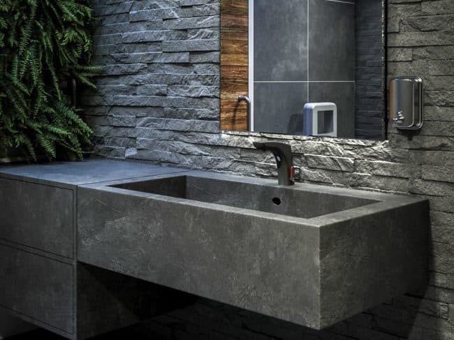 Mitigeur de lavabo électronique sur plage en noir mat avec pile Presto Nova - vue 4