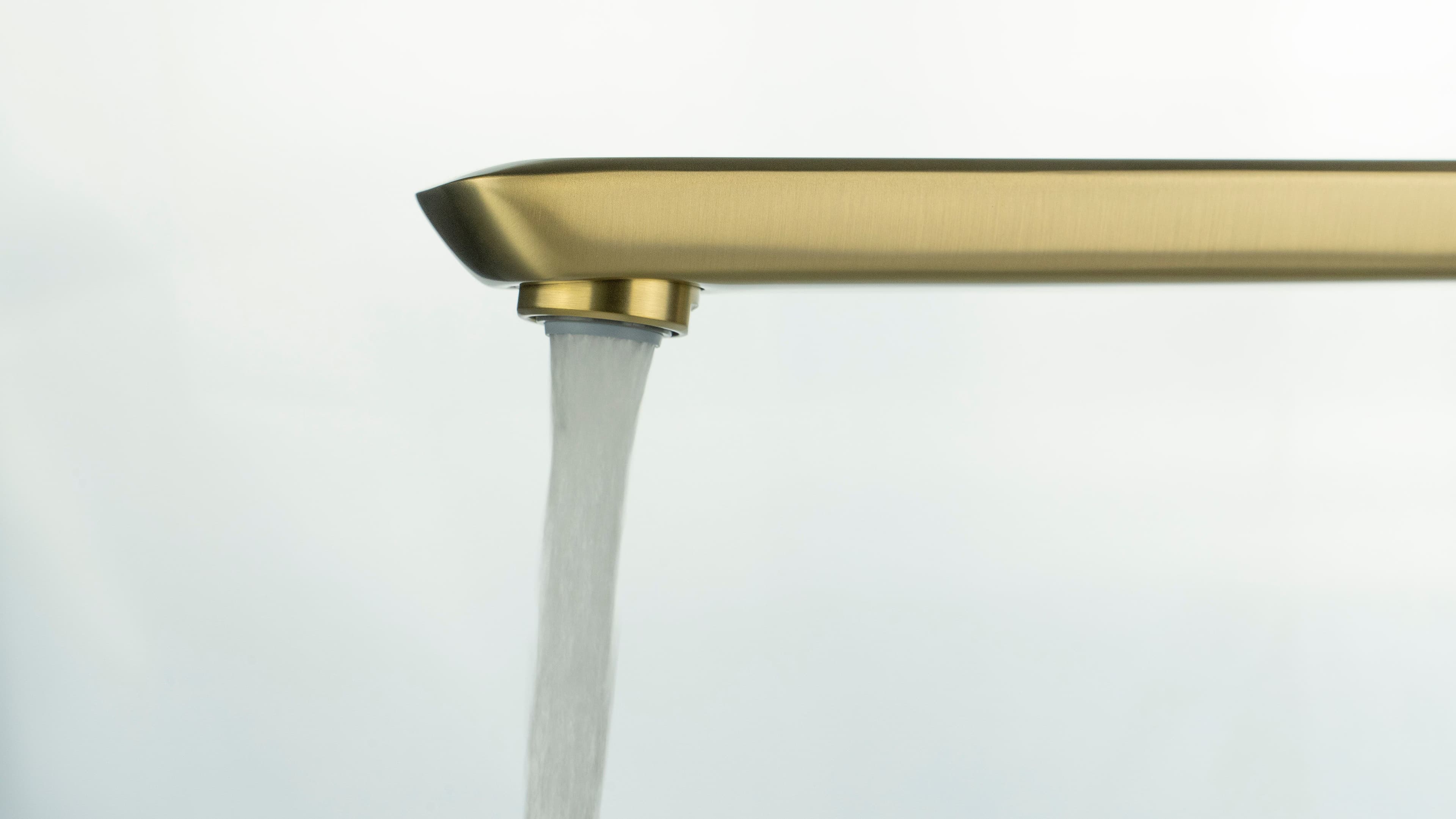 ​Mitigeur de lavabo Deante Arnika 100 sans bonde en PVD or brossé - vue 6