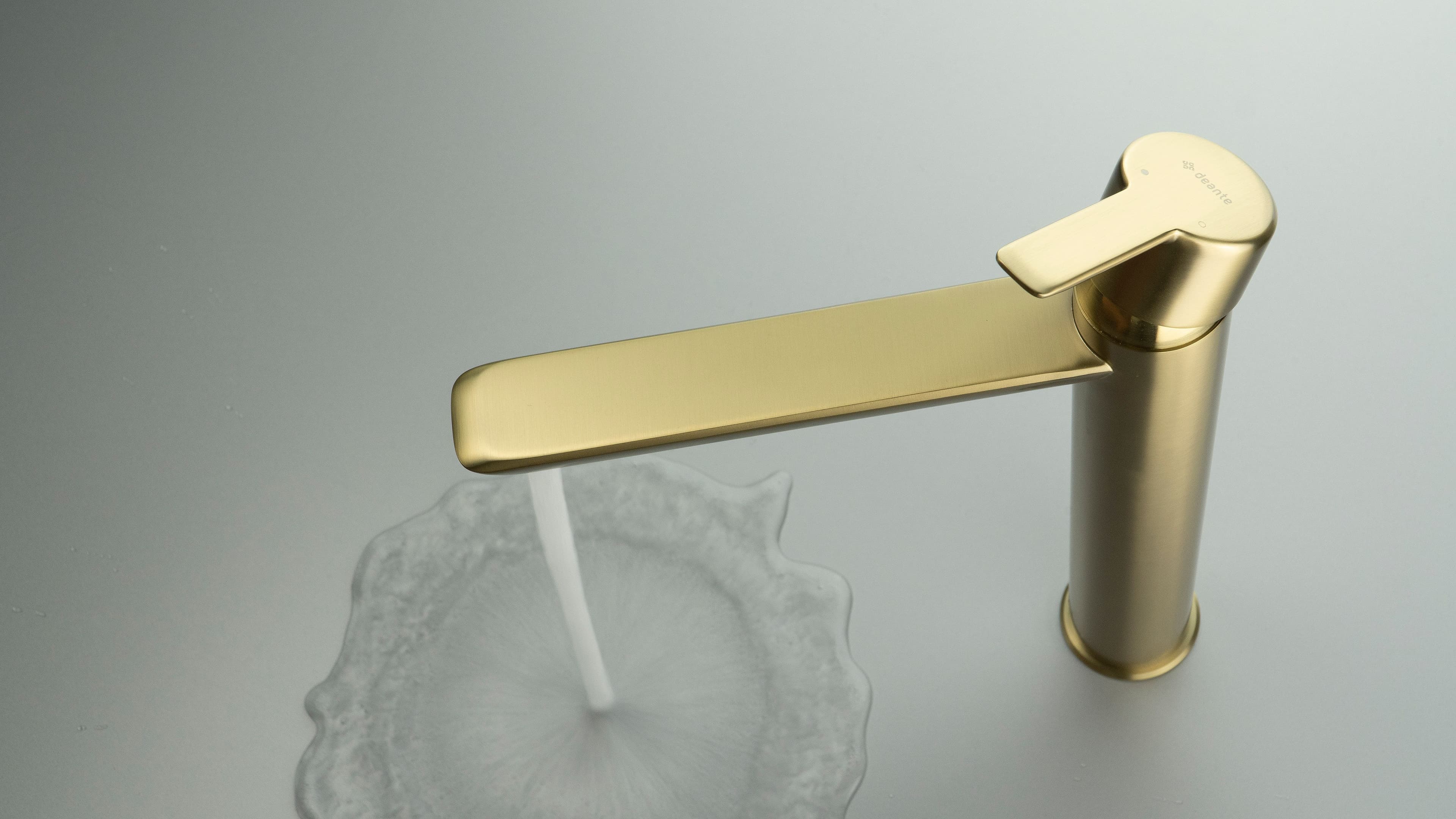 Mitigeur de lavabo rehaussé Deante Arnika 225 sans bonde en PVD or brossé - vue 5