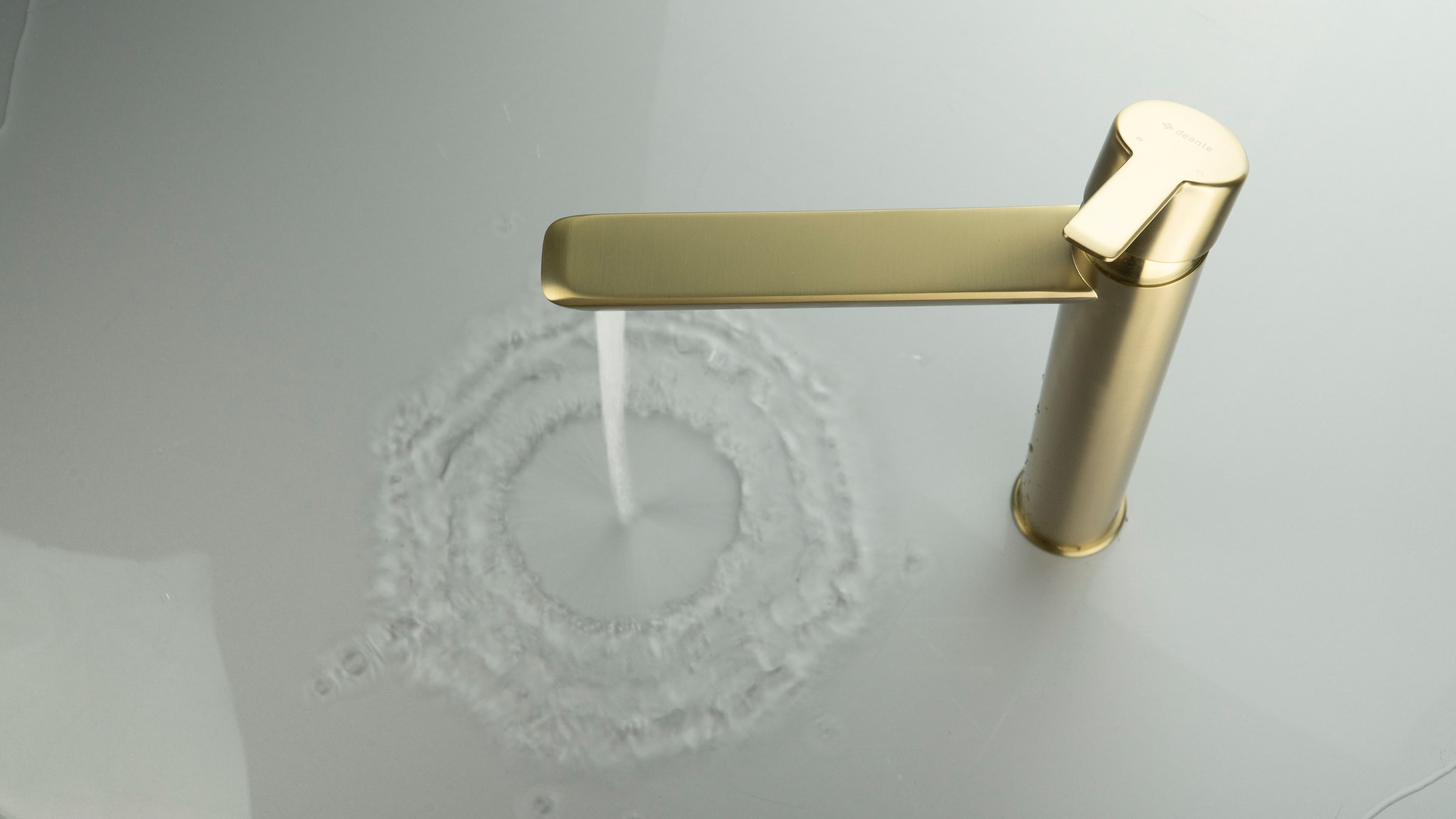 Mitigeur de lavabo rehaussé Deante Arnika 225 sans bonde en PVD or brossé - vue 6