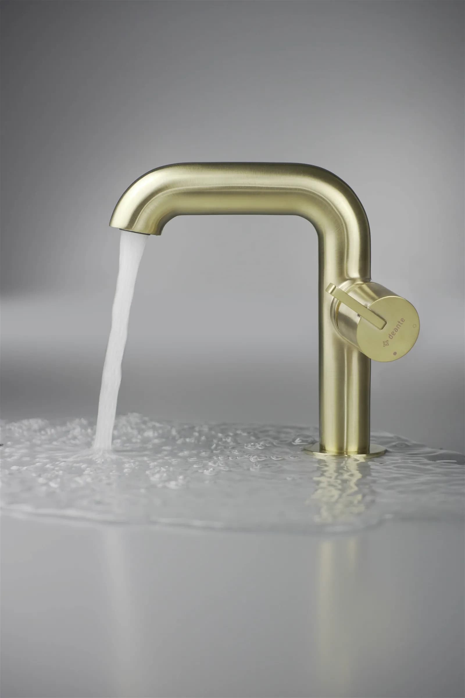 Mitigeur de lavabo Deante Silia 128 sans bonde en PVD or brossé - vue 3