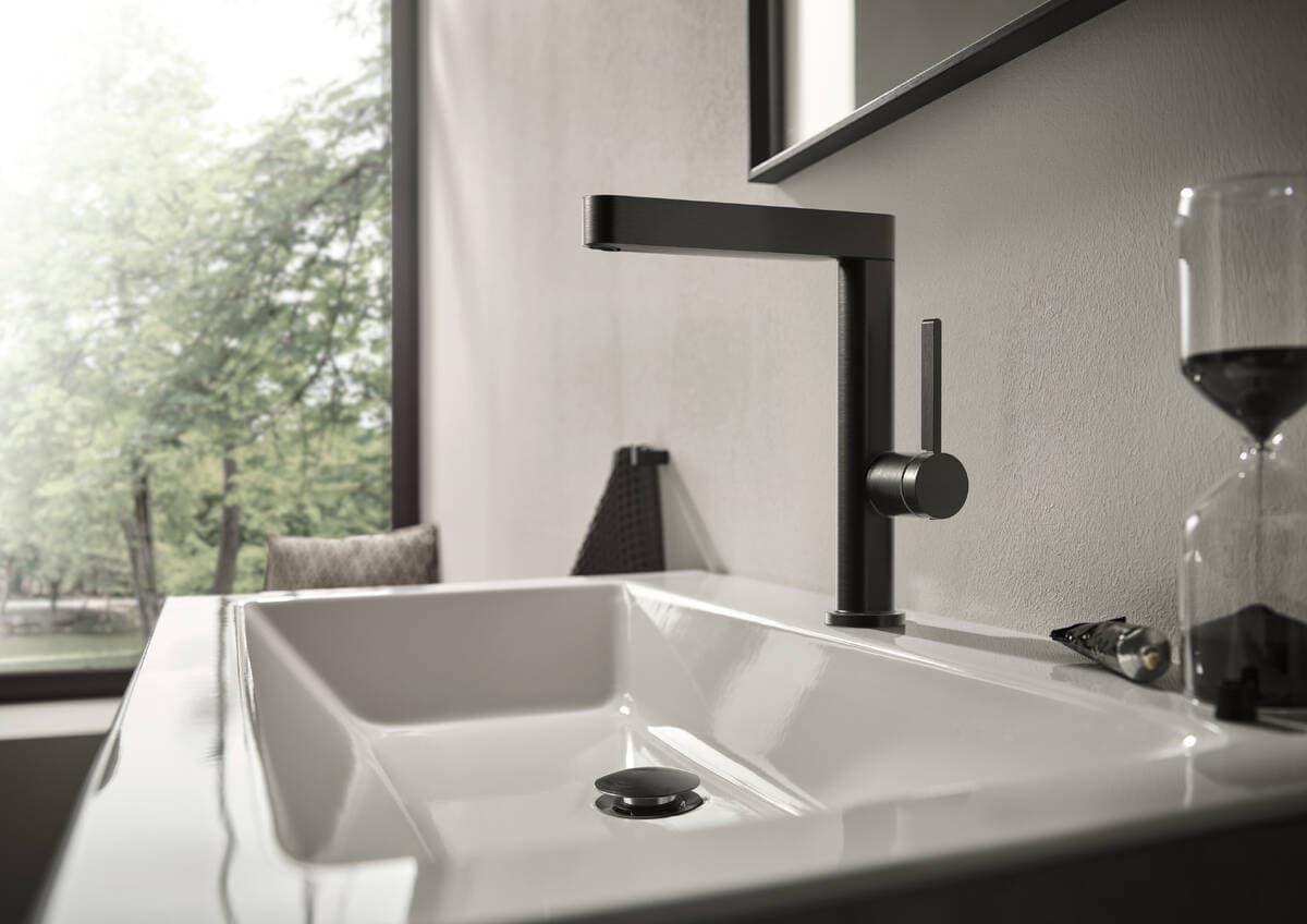 Mitigeur de lavabo Hansgrohe Finoris 230 avec bec orientable et bonde push-open en noir chromé brossé - vue 3