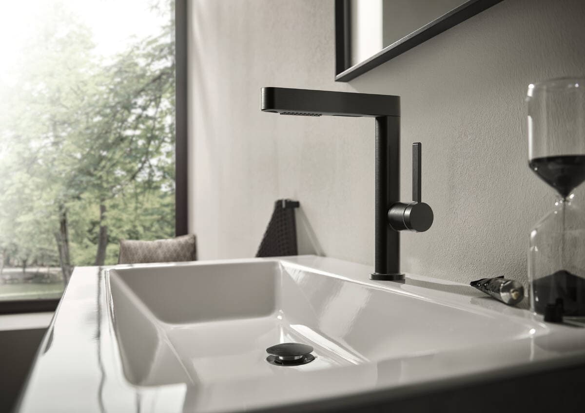 Mitigeur de lavabo Hansgrohe Finoris 230 avec douchette extractible 2 jets et bonde push-open en noir chromé brossé - vue 3