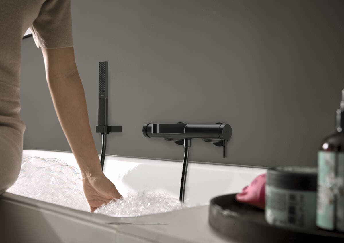 Mitigeur de bain / douche Hansgrohe Finoris en noir chromé brossé - vue 3