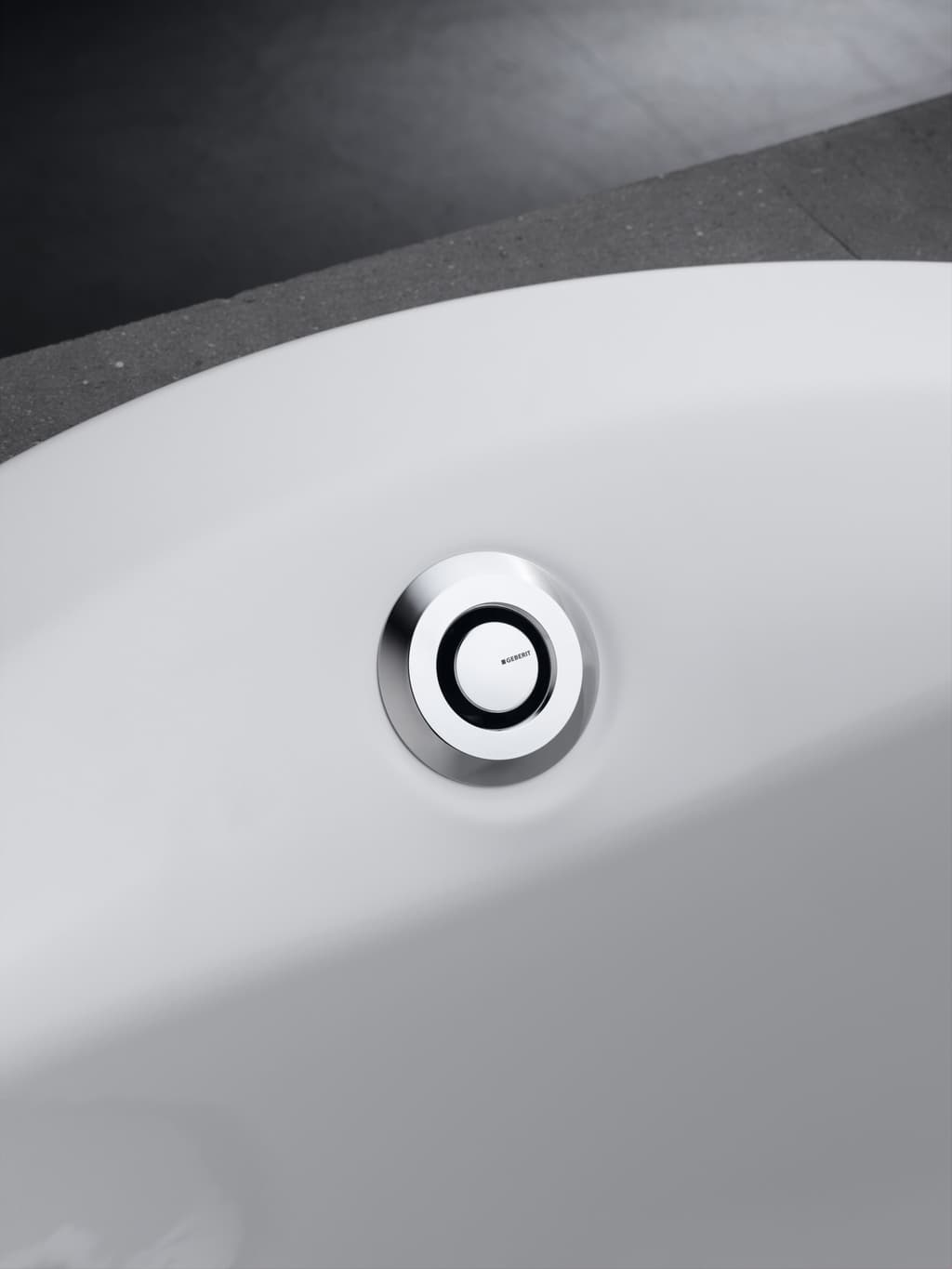 Vidage de baignoire Geberit à déclenchement par pression PushControl (diamètre 52 mm) avec kit de finition et coude de raccordement - vue 5